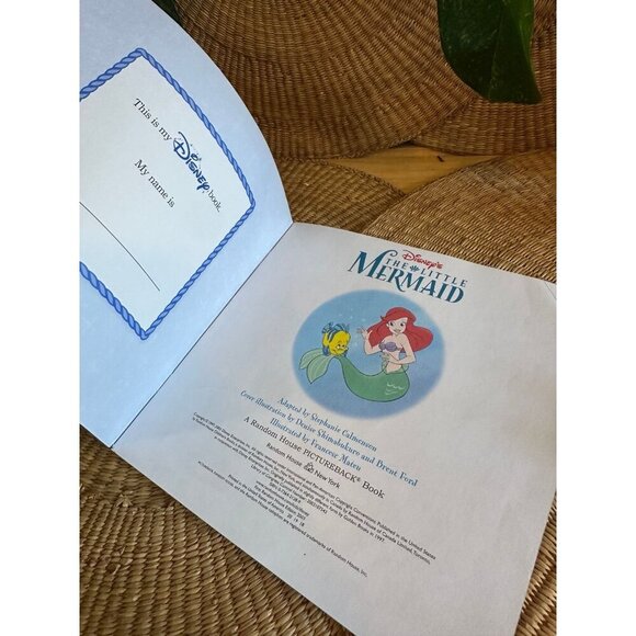 The Little Mermaid book and Ariel figurine - Picture 8 of 10